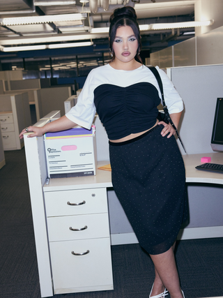 Round Neck Two Tone Ruched Short Sleeve Top Curve & Plus