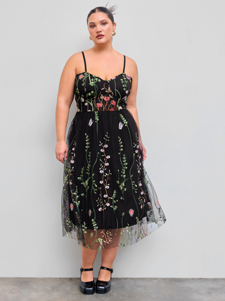 Mesh Sweetheart Floral Embroidery Maxi Dress Curve & Plus