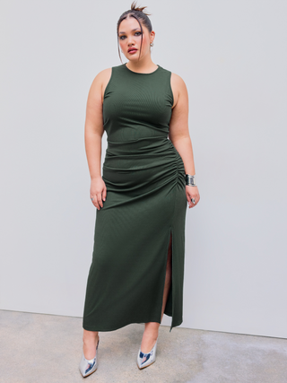 Round Neckline Solid Ruched Split Sleeveless Maxi Dress Curve & Plus